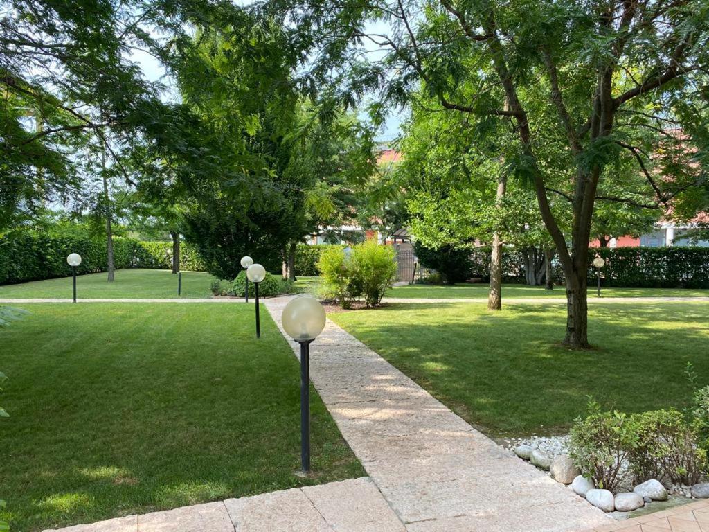 Appartamento Il Faro Con Giardino In Residence Con Piscina Desenzano del Garda Extérieur photo